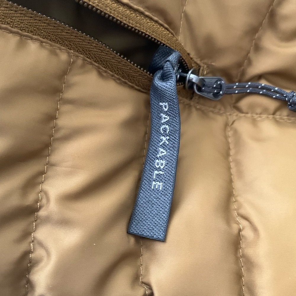 Eddie Bauer Men's Size Small Lightweight Packable Tan Puffer Vest - Picture 10 of 11